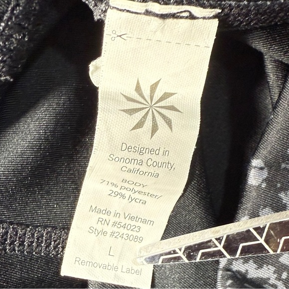 Athleta Women’s Capri Leggings Black Gray Size Large - Picture 2 of 4